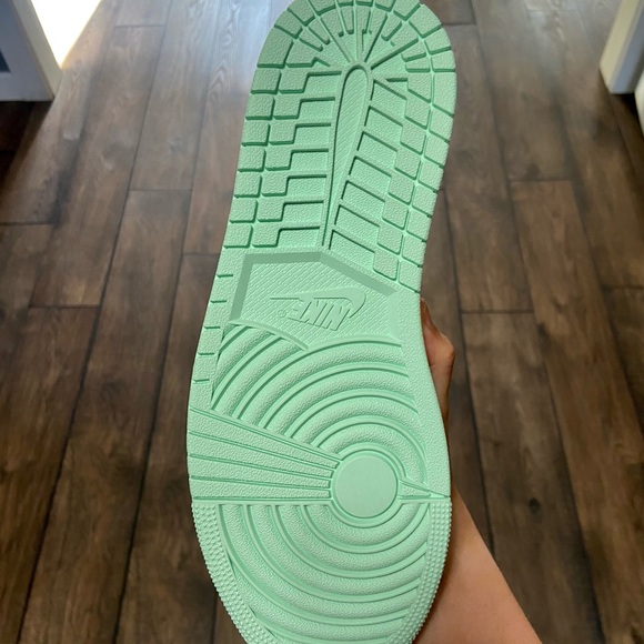 ‼️SOLD‼️ Air Jordan 1 Mid - Picture 11 of 13